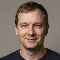 Довольный клиент Андрей Волков после заказа услуги по уборке маленького дачного домика